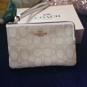 NWT Coach Zip Wristlet